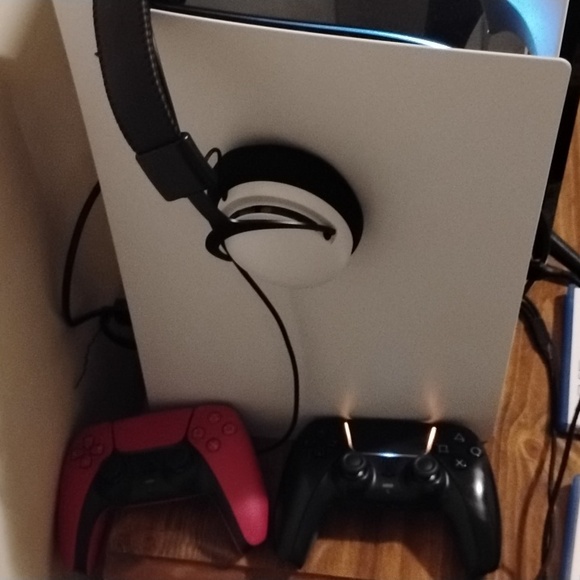 PS5 bundle - Picture 3 of 4